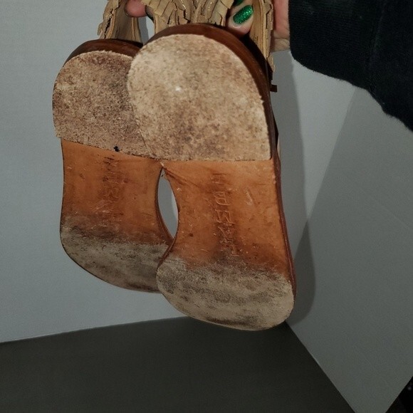 L.A.M.B. Suede Fringe Flat Boho Tan Ankle Strap Side Zip Sandals sz. 7.5 - Picture 9 of 10